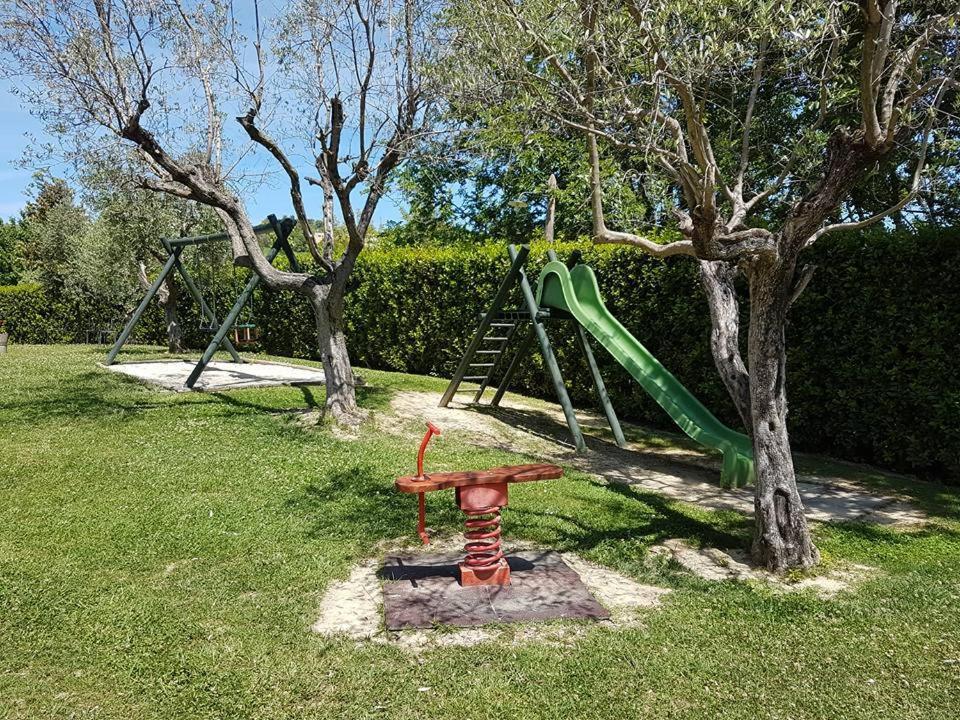 Agriturismo Fiore Di Campo Фермо Екстериор снимка